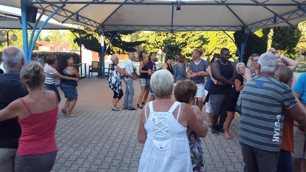 Village Les Abricotiers Camping